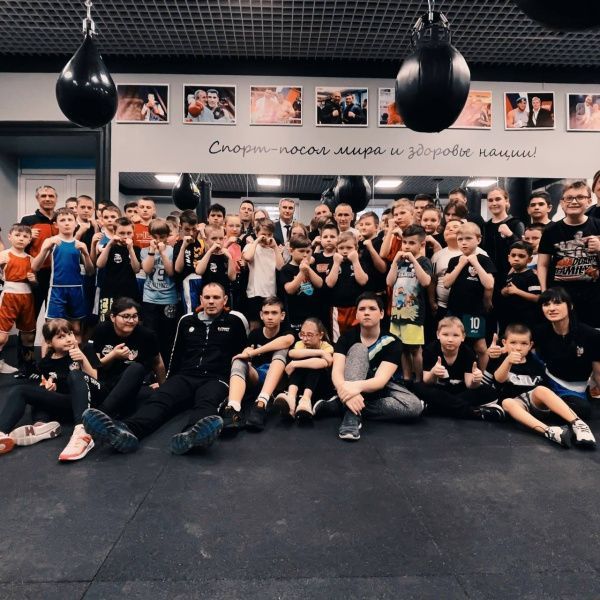 Чемпионы провели мастер-класс для детей с особенностями развития Чемпионы провели мастер-класс для детей с особенностями развития
