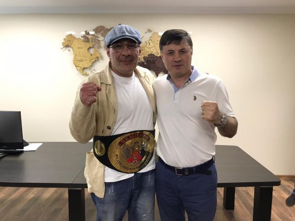 Сегодня состоялась торжественная церемония вручения пояса чемпиона России по боксу среди профессионалов Владимиру Эльбаеву Сегодня состоялась торжественная церемония вручения пояса чемпиона России по боксу среди профессионалов Владимиру Эльбаеву