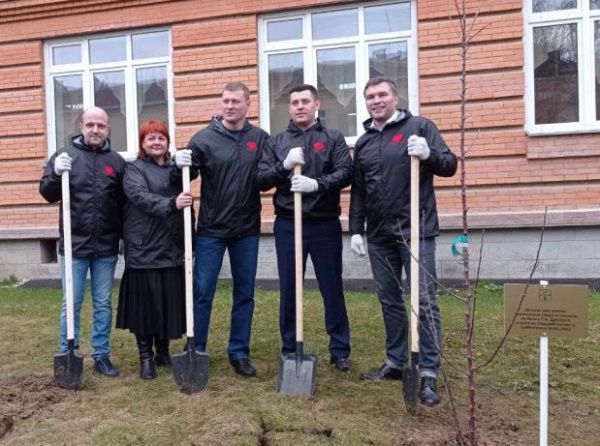 Генеральный секретарь Татьяна Кириенко, боксёры Александр Поветкин и Григорий Дрозд приняли участие в сборе гуманитарной помощи в Чехове Генеральный секретарь Татьяна Кириенко, боксёры Александр Поветкин и Григорий Дрозд приняли участие в сборе гуманитарной помощи в Чехове
