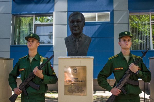 На Аллее спортивной славы ЦСКА открыли бюст Виктора Агеева На Аллее спортивной славы ЦСКА открыли бюст Виктора Агеева